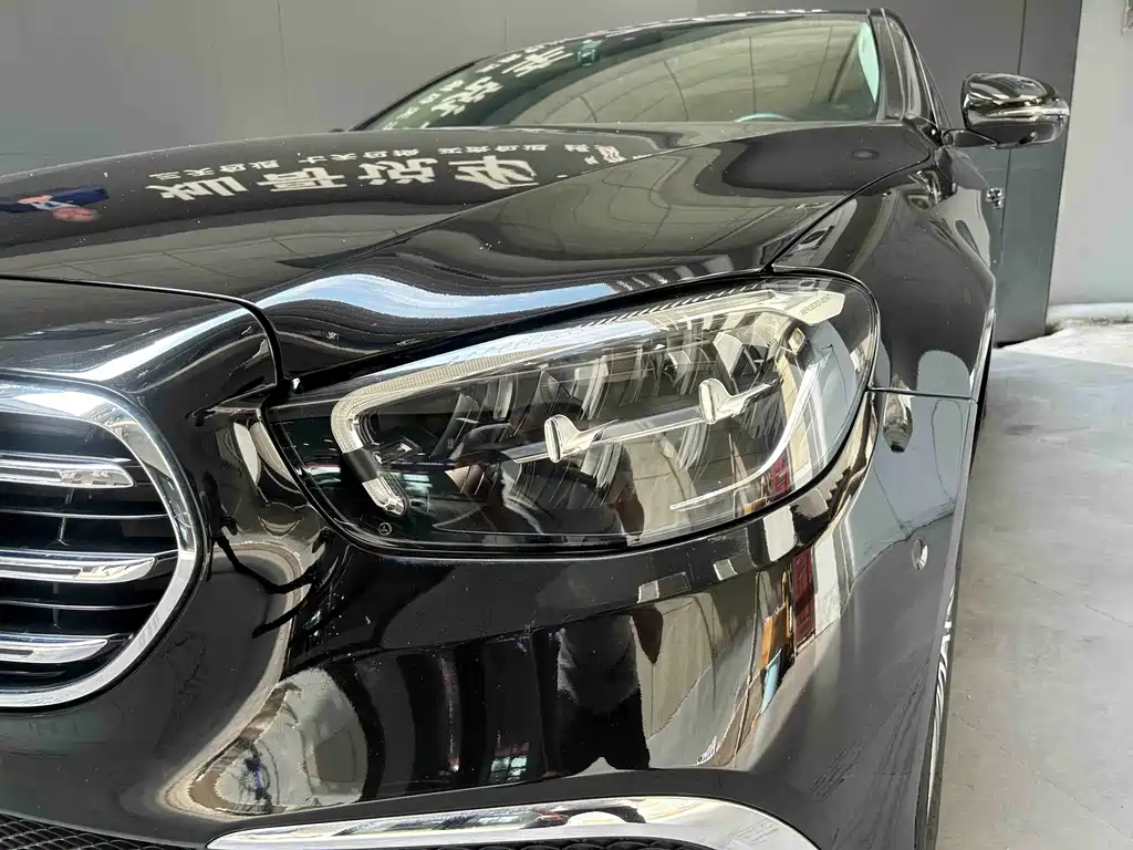 Mercedes-Benz E-Class — миниатюра 2