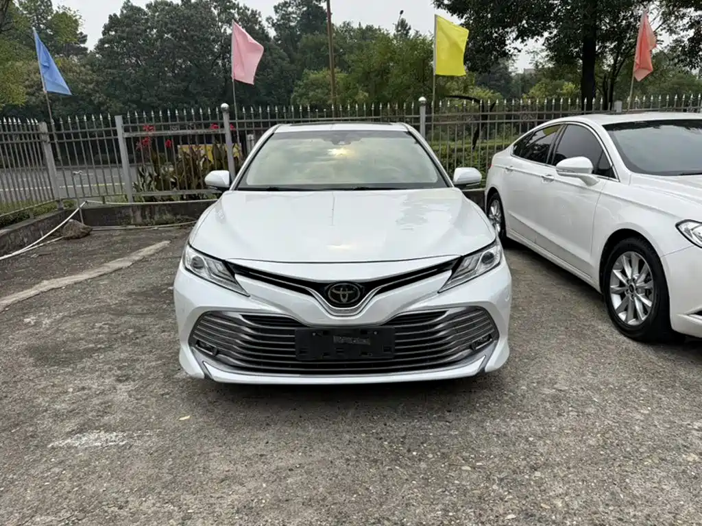 Toyota Camry — миниатюра 3