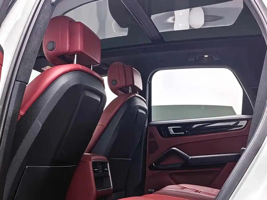 Porsche Cayenne — миниатюра 12