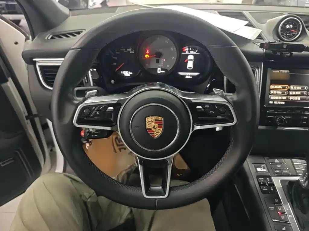 Porsche Macan — миниатюра 11