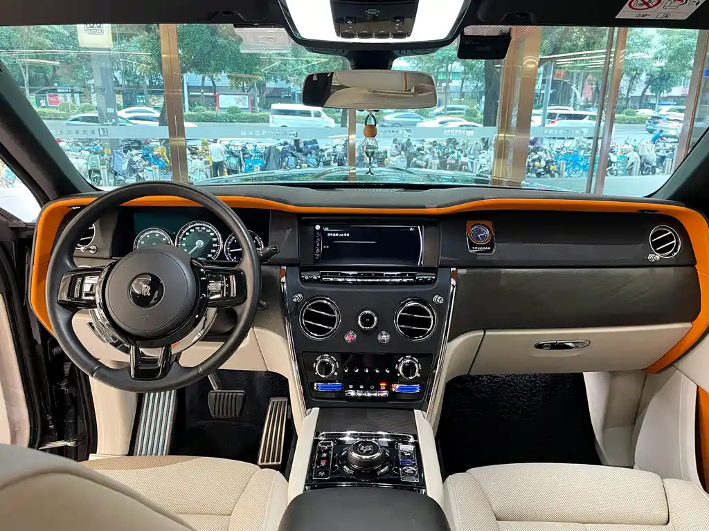 Rolls-Royce Cullinan — миниатюра 8