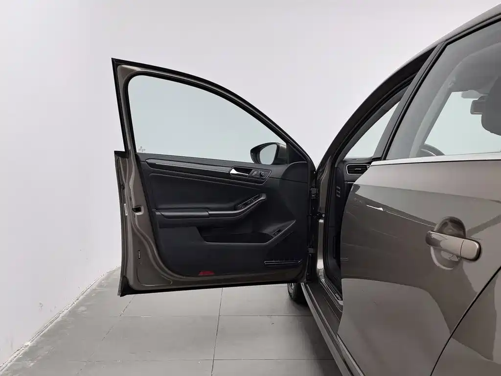 Volkswagen Sagitar — миниатюра 8