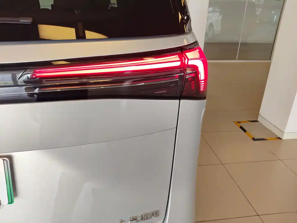 Buick GL8 Hybrid — миниатюра 31