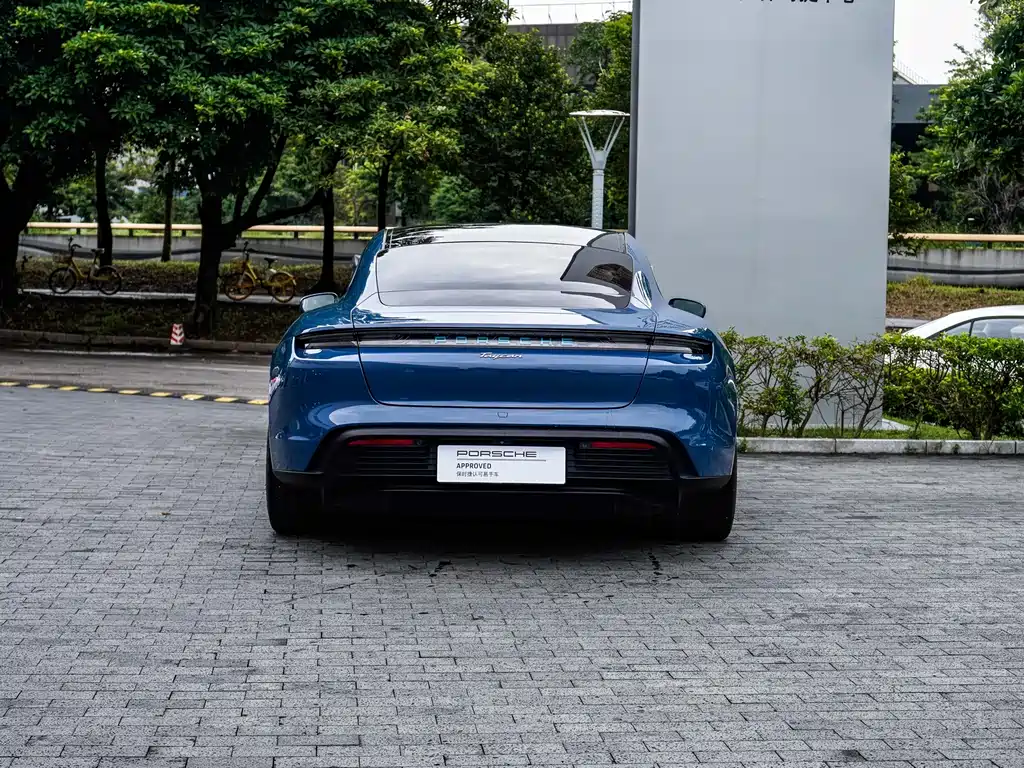Porsche Taycan — миниатюра 7