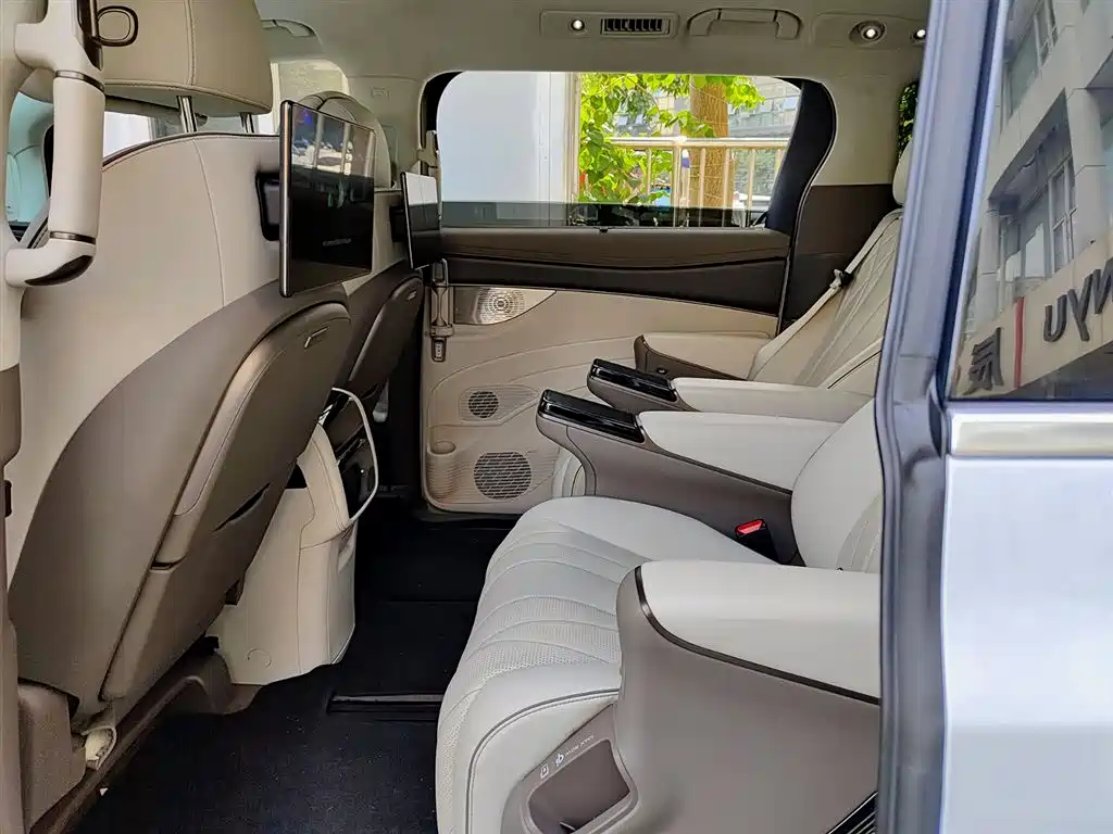Denza D9 2022 EV 600 Flagship