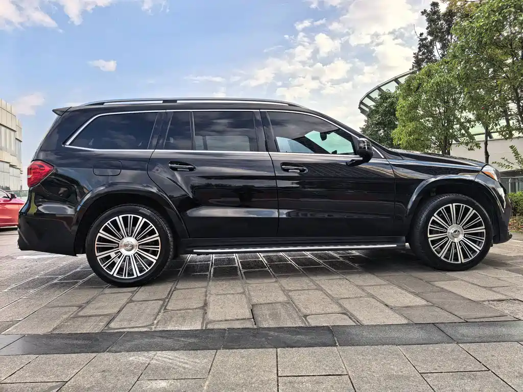 Mercedes-Benz GLS — миниатюра 21