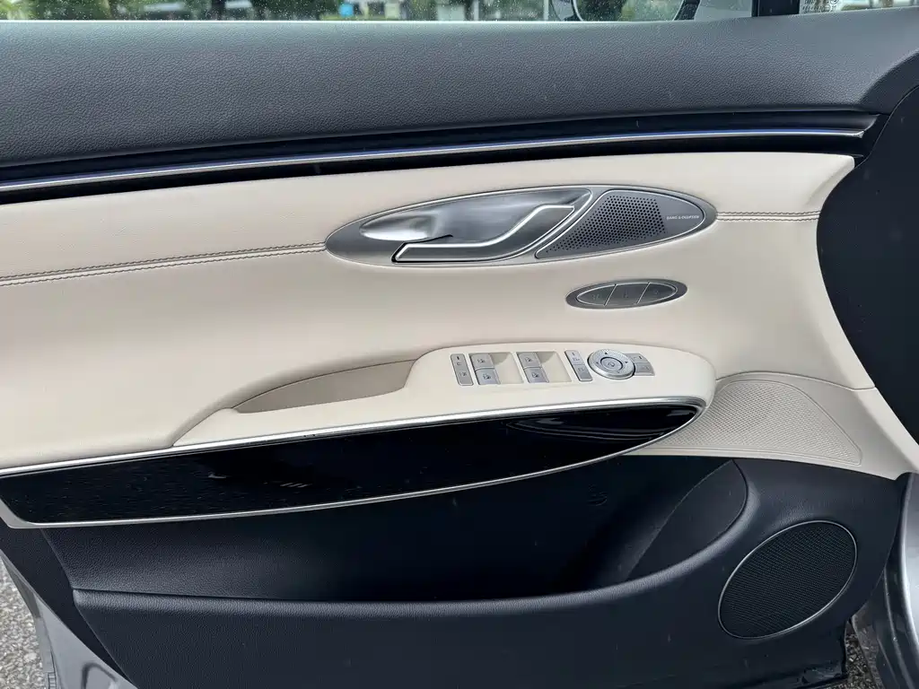 Genesis GV70 — миниатюра 9