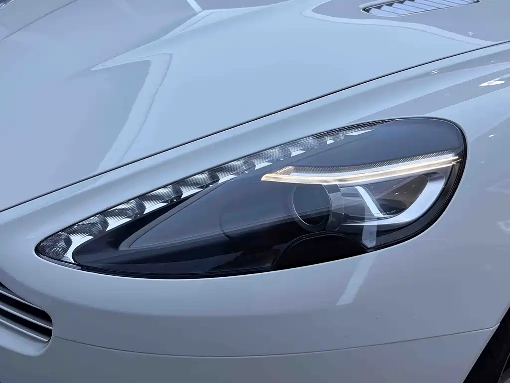 Aston Martin DB9 — миниатюра 15