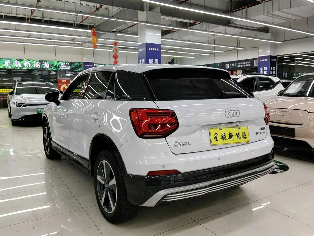 Audi Q2L e-tron — миниатюра 9
