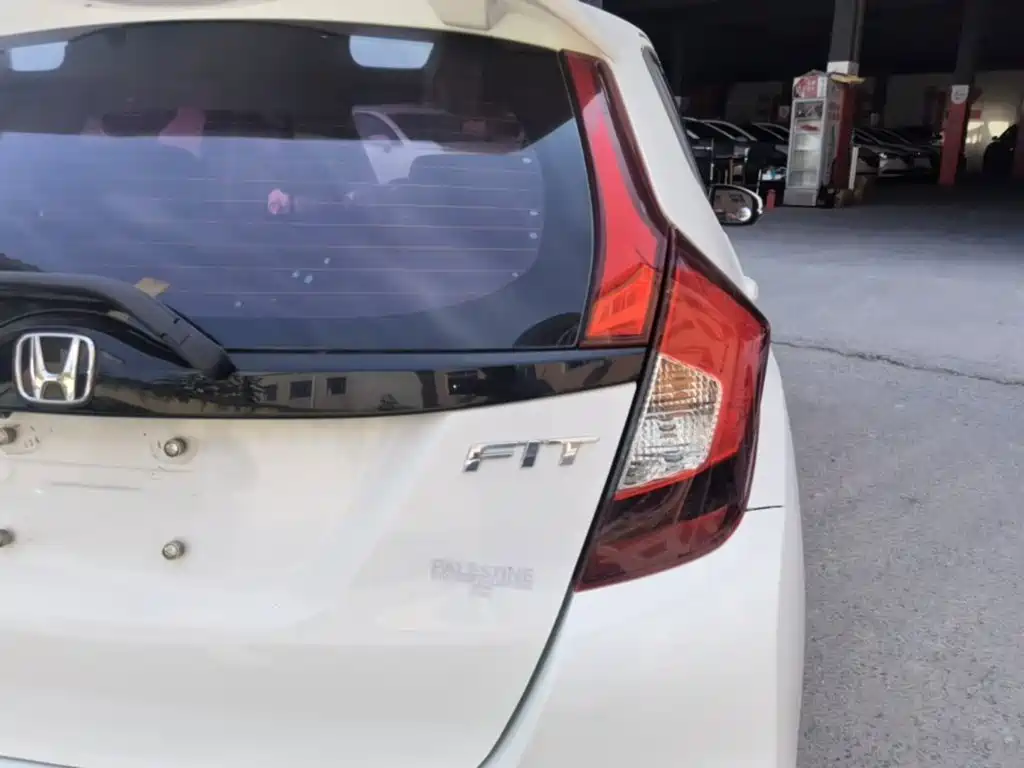 Honda Fit — миниатюра 8