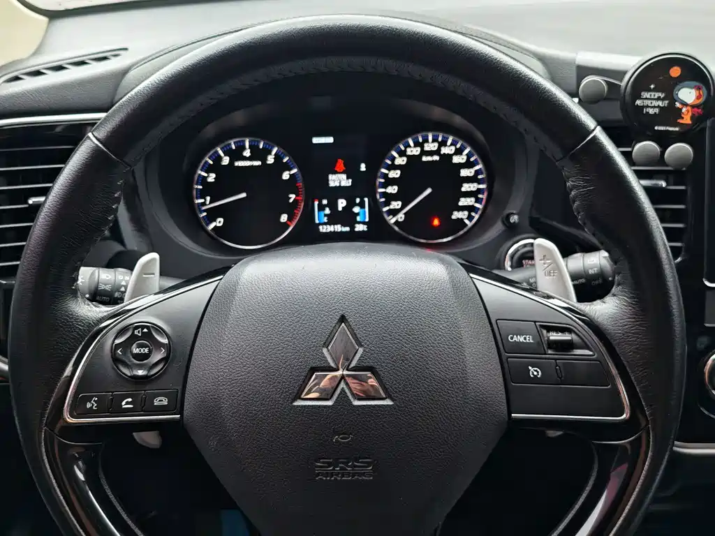 Mitsubishi Outlander — миниатюра 10