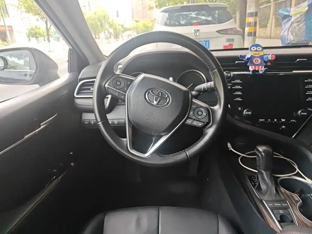 Toyota Camry — миниатюра 3