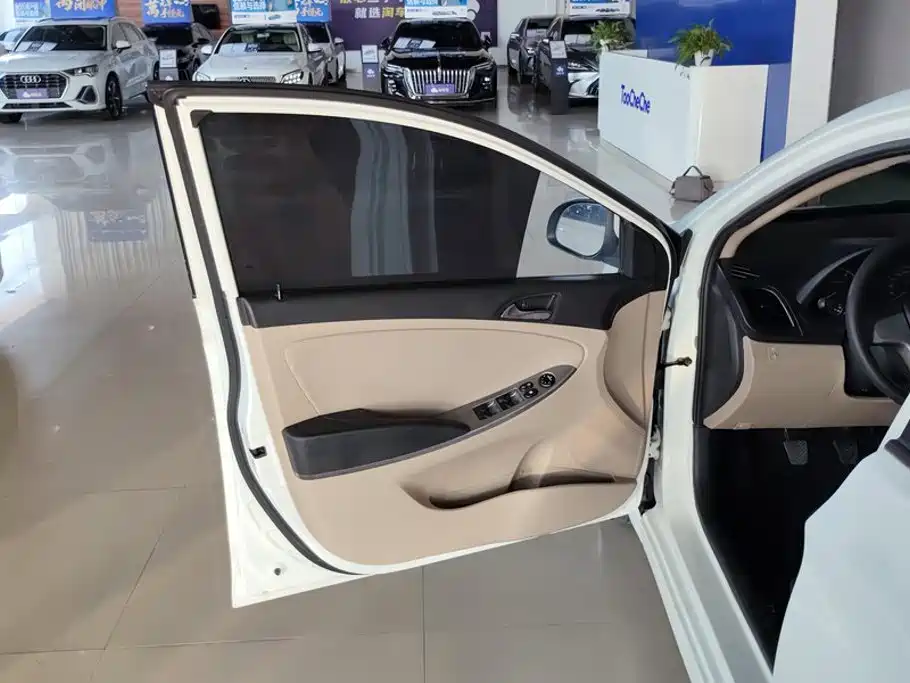 Hyundai Verna — миниатюра 7
