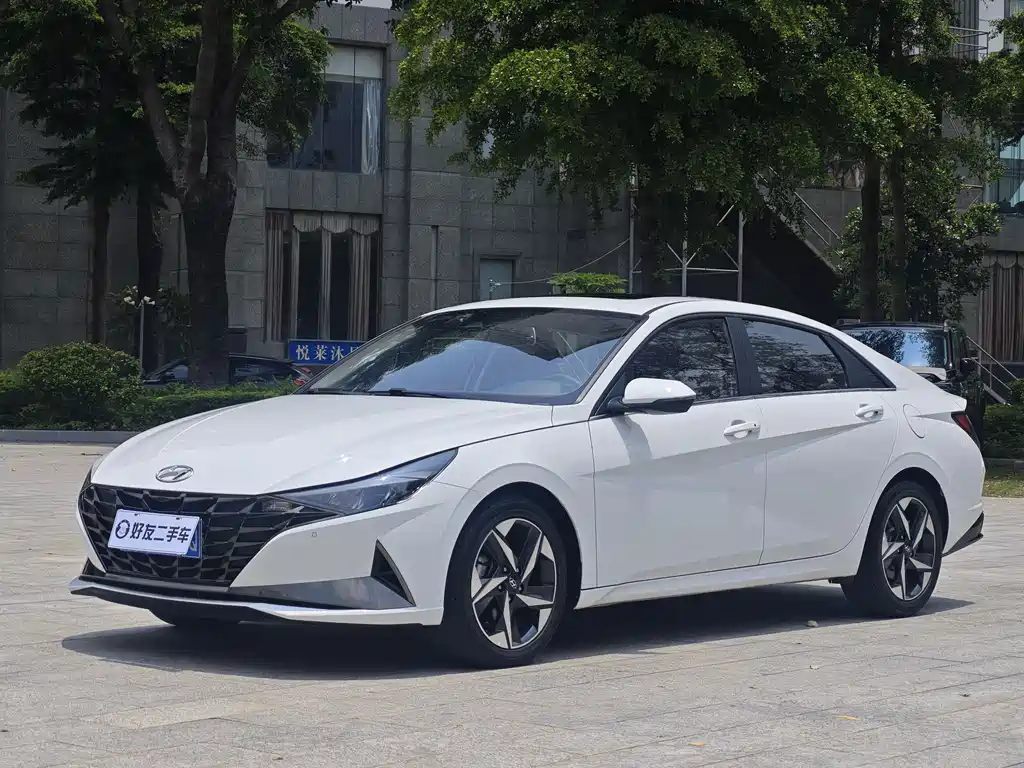 Купить Hyundai Elantra