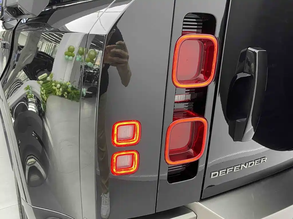 Land Rover Defender — миниатюра 31