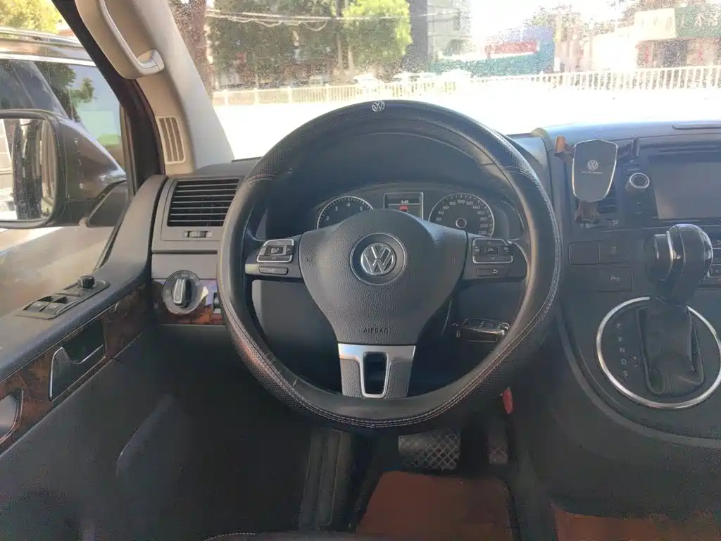 Volkswagen Multivan — миниатюра 11