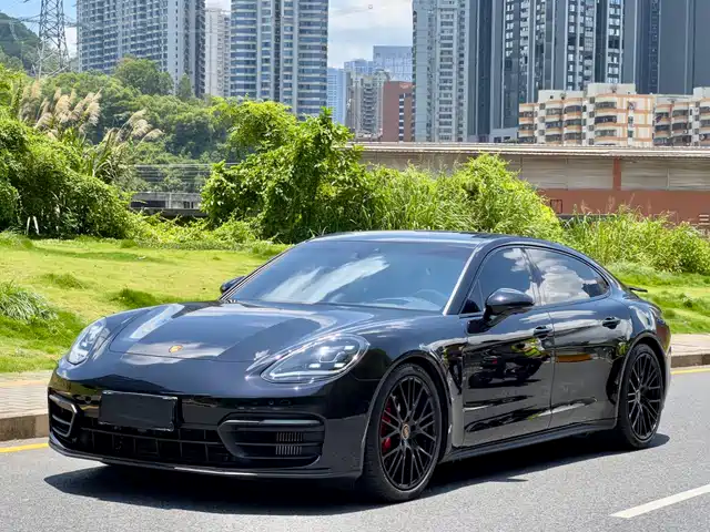 PORSCHE PANAMERA