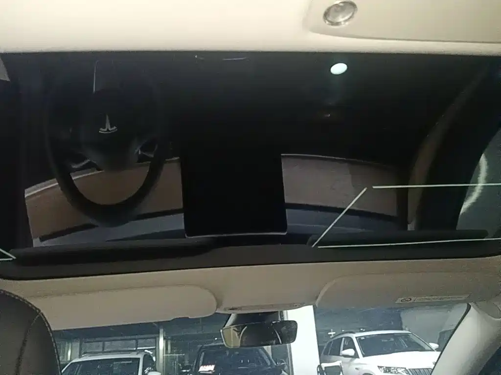 Tesla Model 3 — миниатюра 18