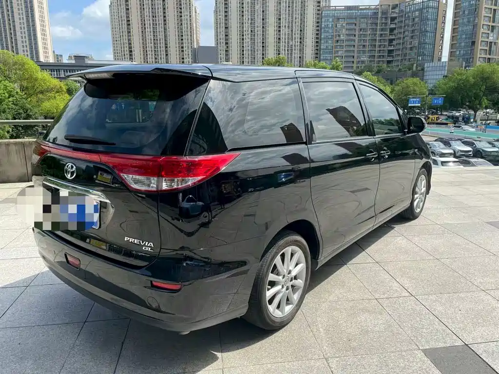 Toyota Previa — миниатюра 8