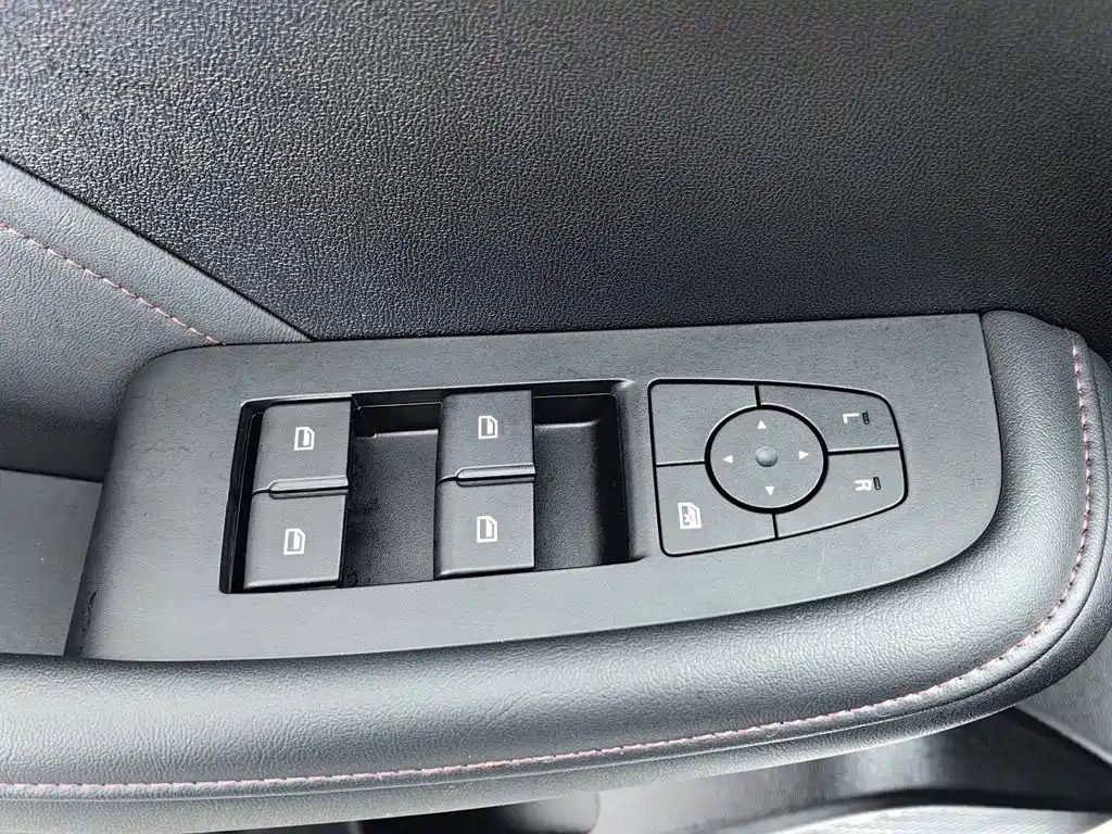 Roewe i5 — миниатюра 9