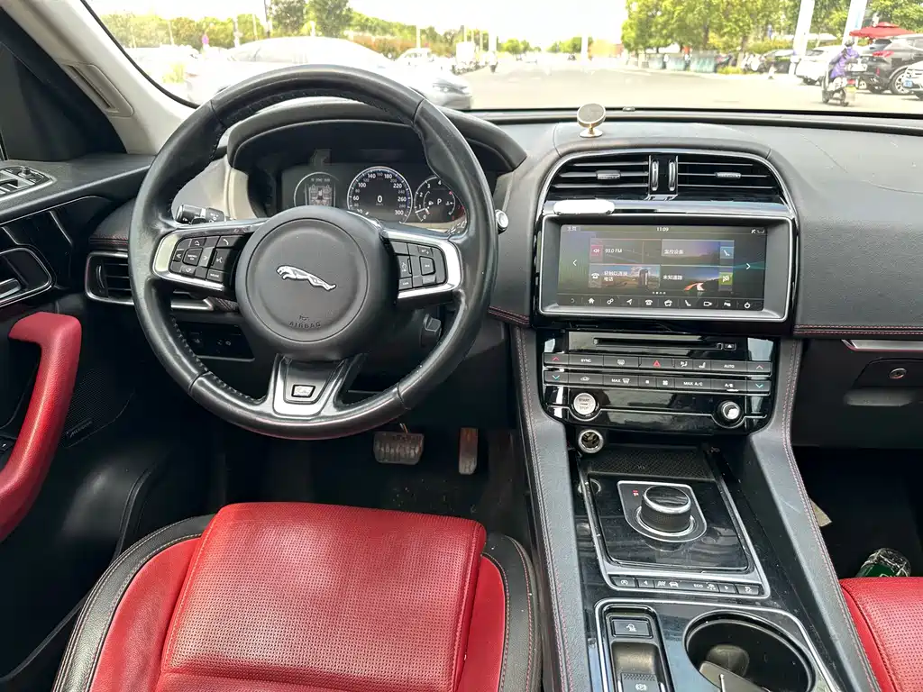 Jaguar F-PACE — миниатюра 13