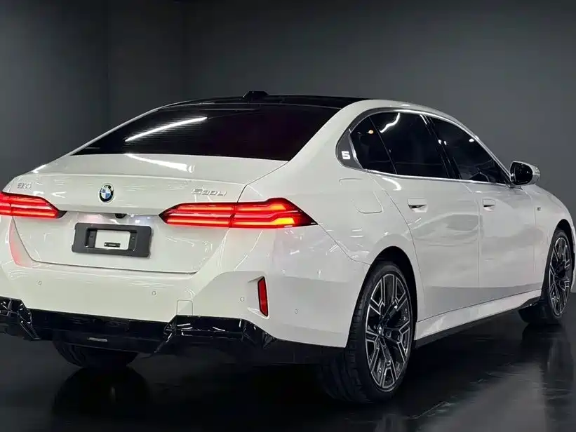 BMW 5 Series — миниатюра 4