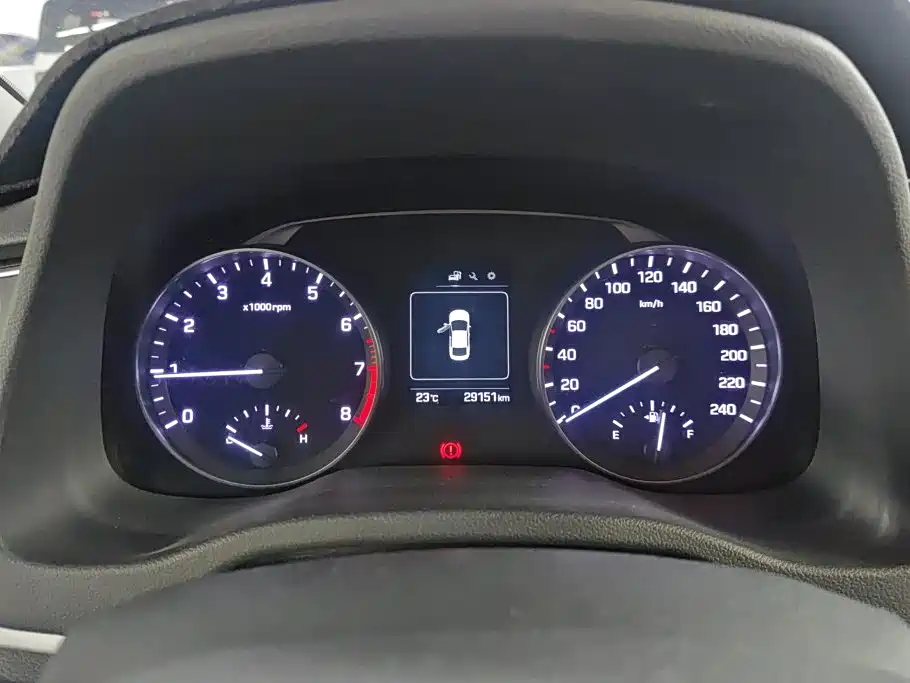 Hyundai Elantra — миниатюра 14