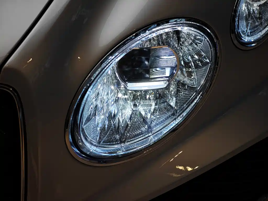 Bentley Bentayga — миниатюра 19