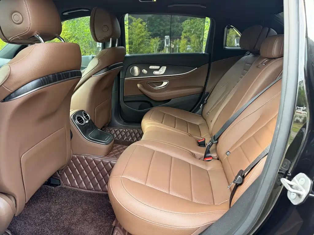 Mercedes-Benz E-Class — миниатюра 12