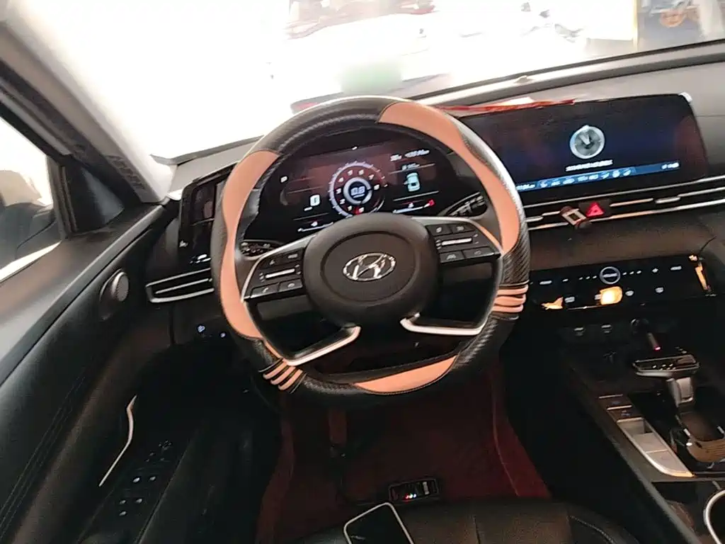 Hyundai Elantra — миниатюра 11
