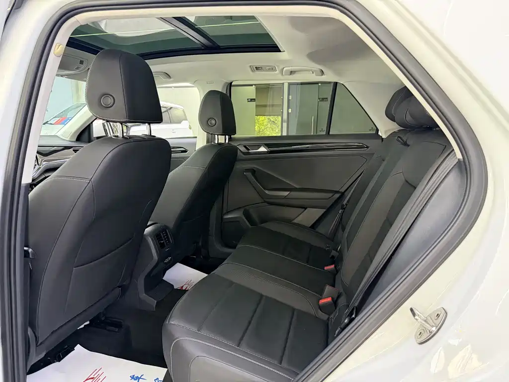 Volkswagen T-Roc — миниатюра 7