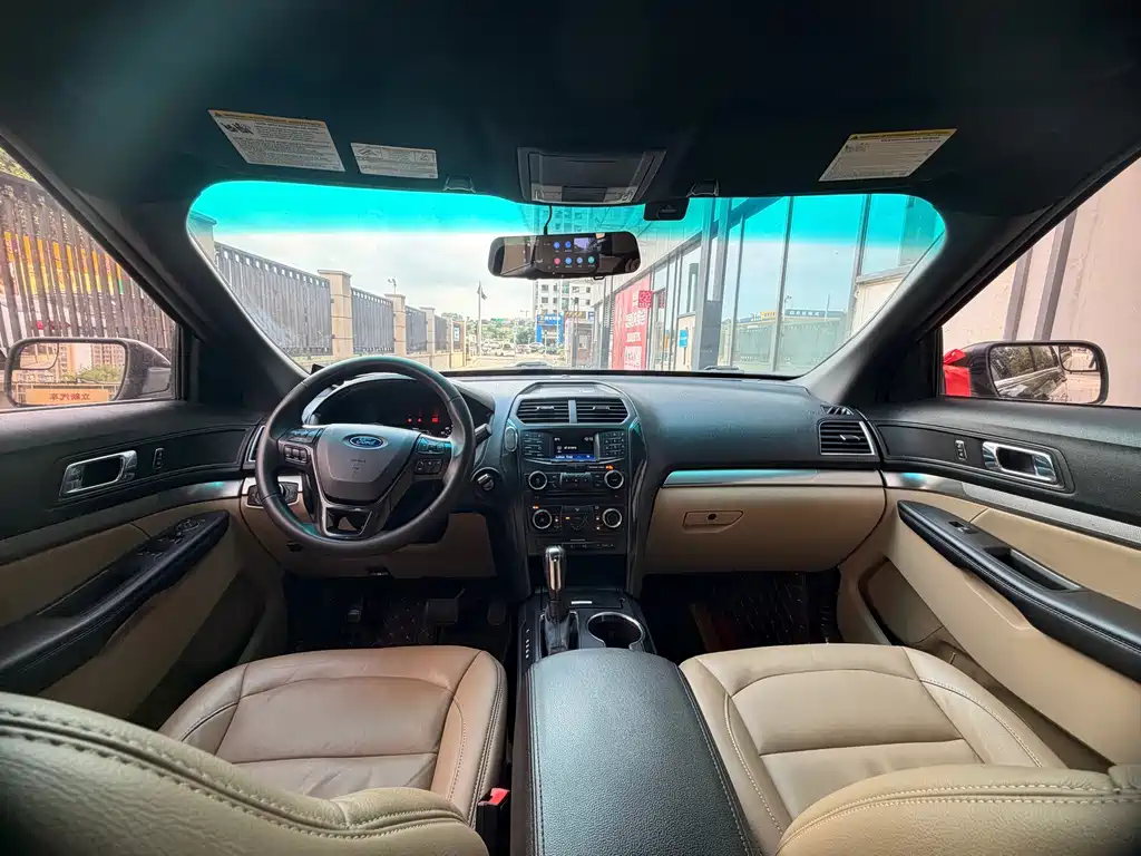 Ford Explorer (Import) — миниатюра 2