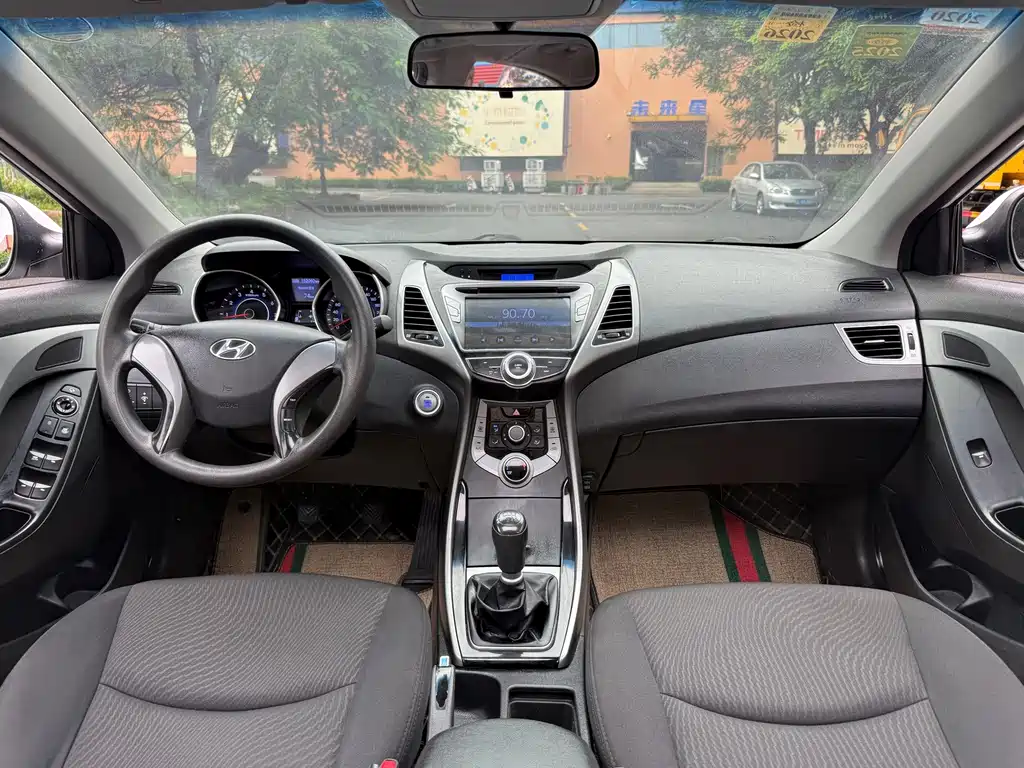 Hyundai Elantra Langdong — миниатюра 12