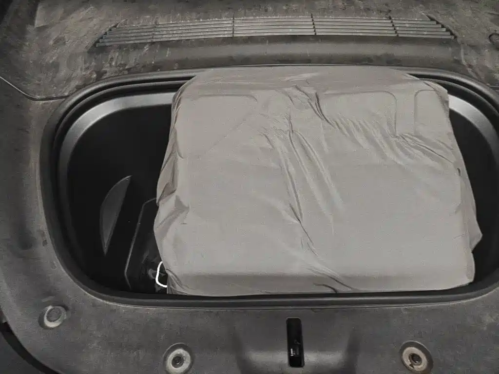 Tesla Model Y — миниатюра 16