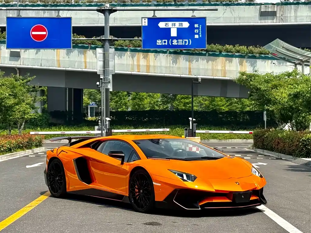 Lamborghini Aventador — миниатюра 2