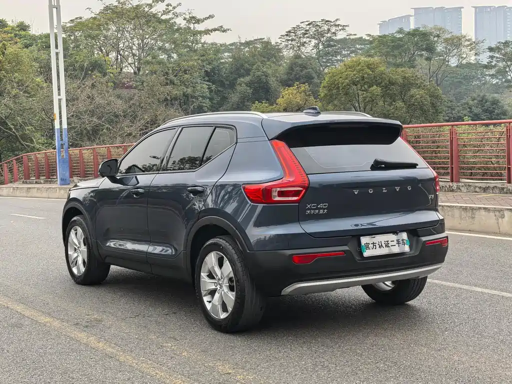 VOLVO XC40