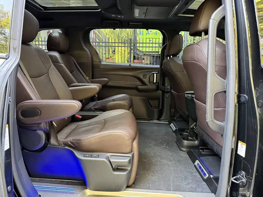 Toyota Sienna — миниатюра 15