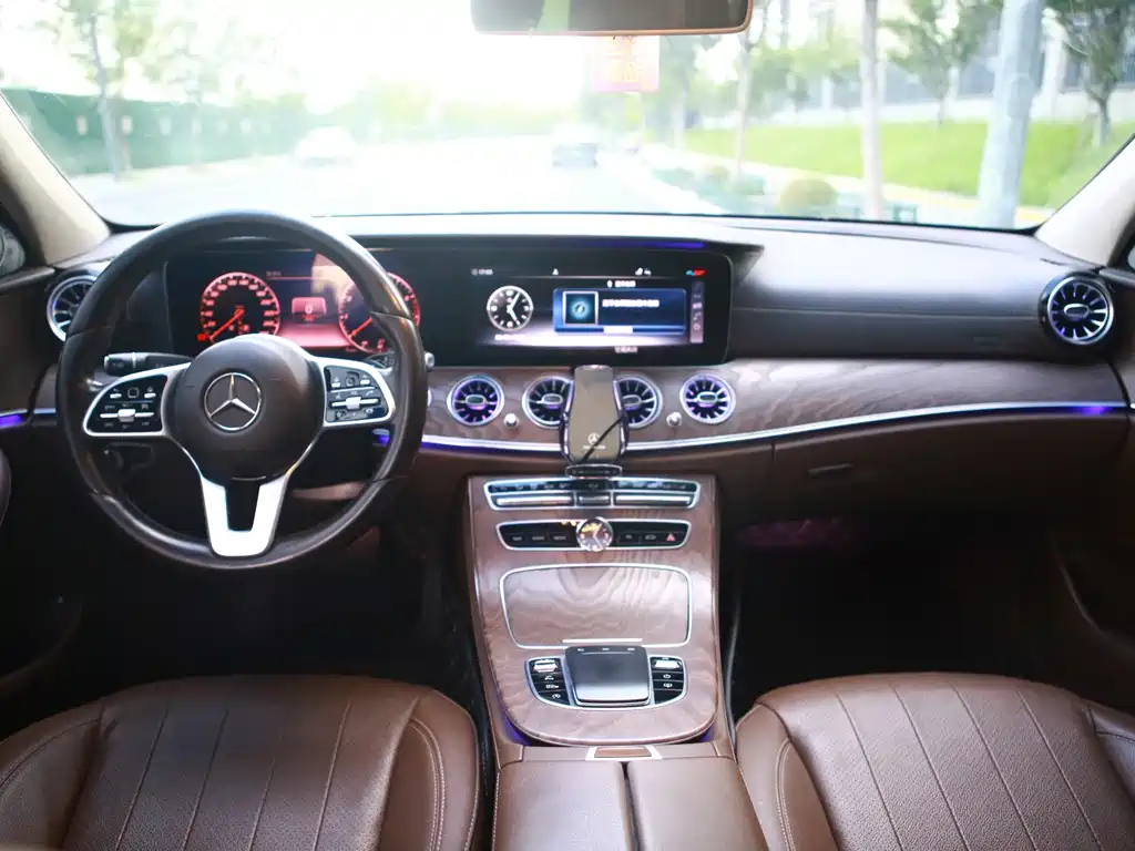 Mercedes-Benz E-Class — миниатюра 9