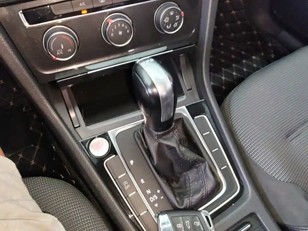 Volkswagen Golf — миниатюра 14