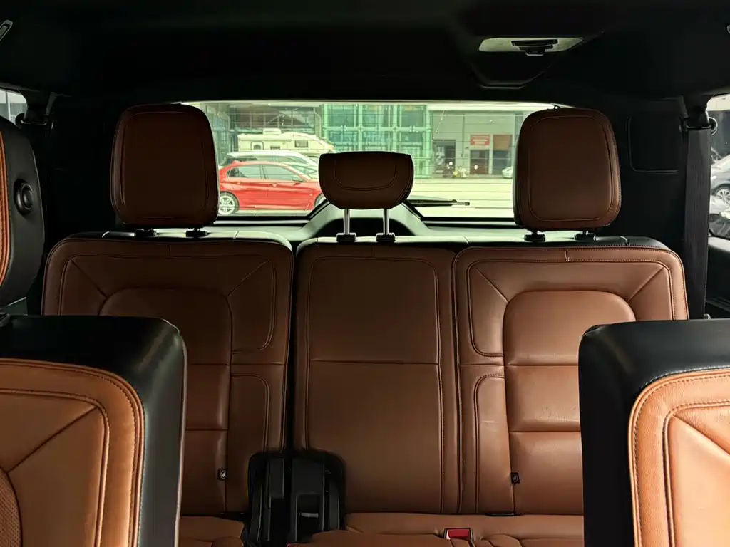 Lincoln Navigator — миниатюра 8