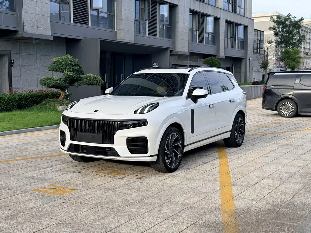 2022 Lynk & Co 09 - zdjęcie 1 z 30
