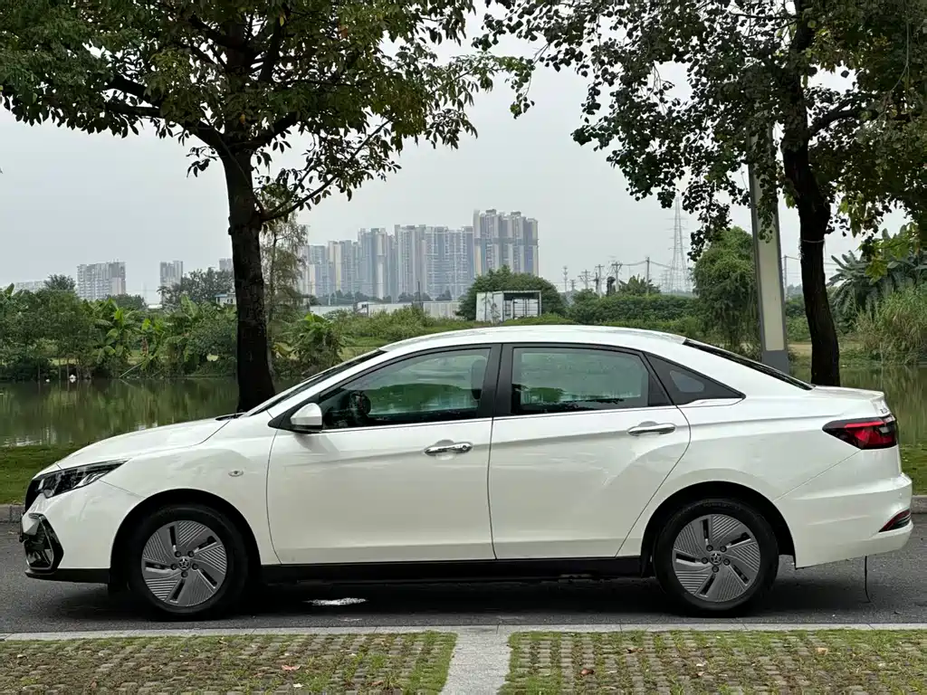 Venucia D60 EV — миниатюра 7