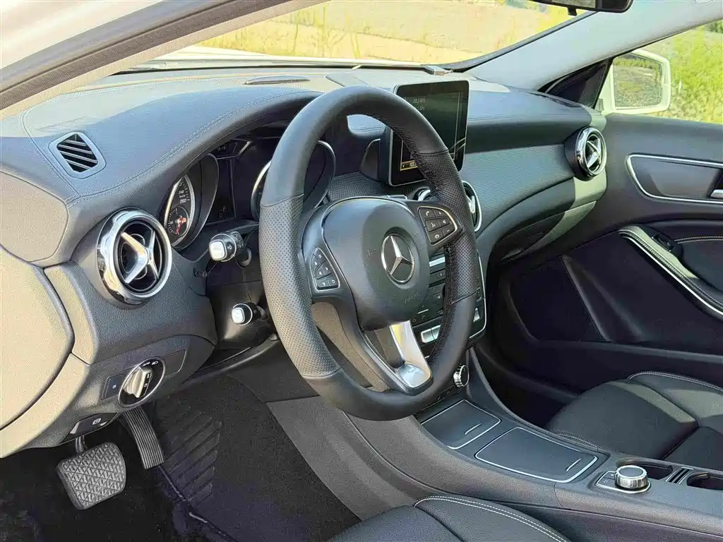 Mercedes-Benz GLA — миниатюра 11
