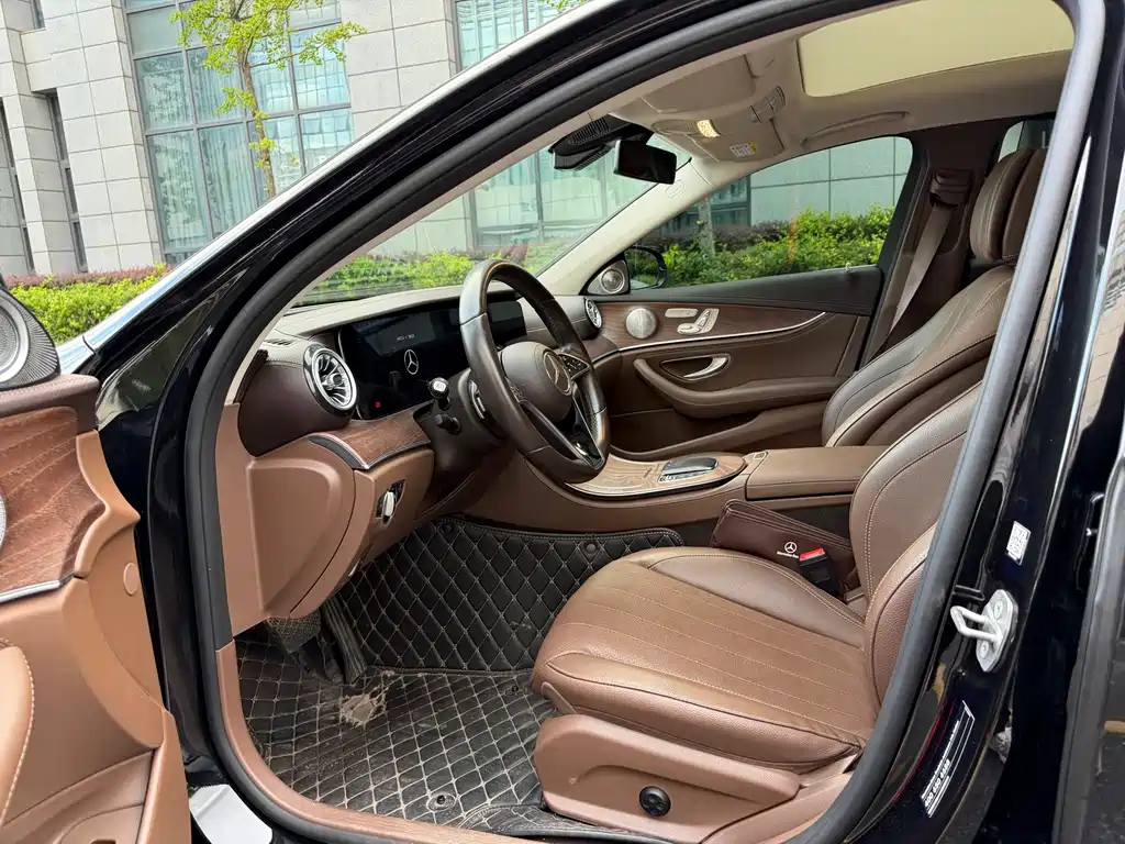 Mercedes-Benz E-Class — миниатюра 5