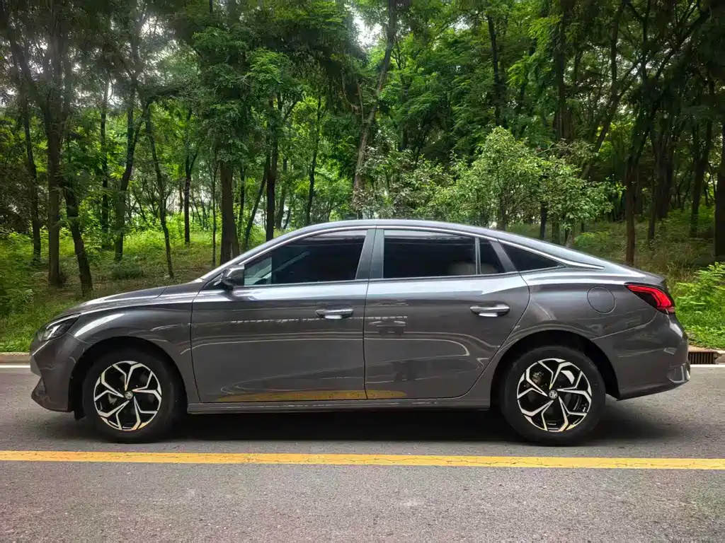 MG 5 2023 180DVVT CVT Luxury