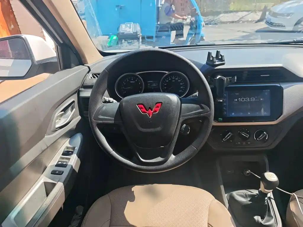 Wuling Hongguang — миниатюра 10