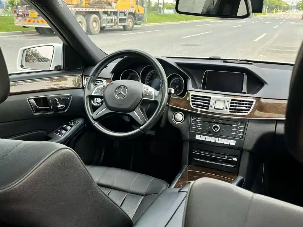 Mercedes-Benz E-Class — миниатюра 6
