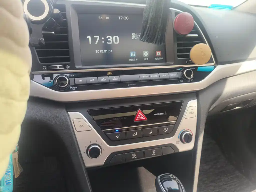 Hyundai Elantra — миниатюра 9