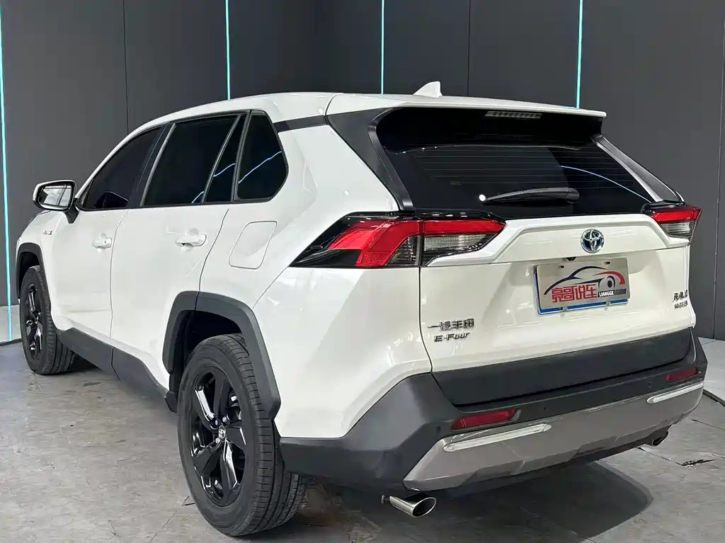 Toyota RAV4 — миниатюра 8