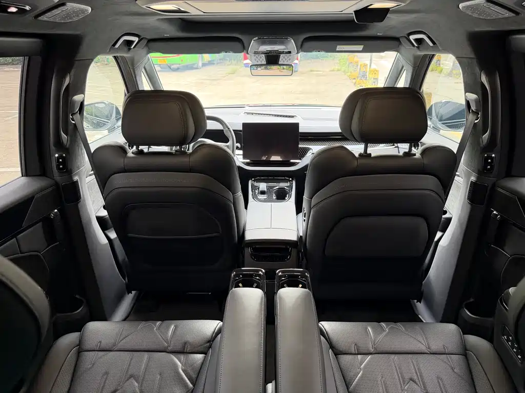 Zeekr 009 2024 мест Executive 108kWh
